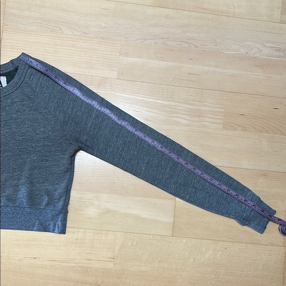 Aritzia Gray Fleece Cropped Long Sleeve | TNA - Picture 10 of 10